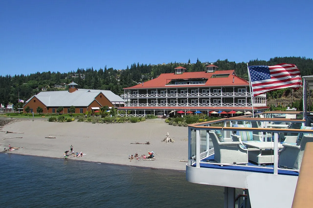 McMenamins Kalama Harbor Lodge in Kalama